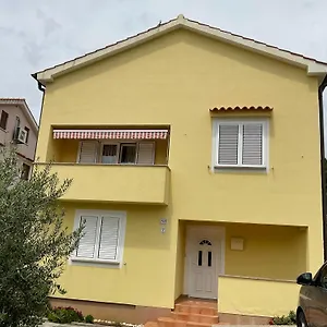 Luni Ii Apartman Baška